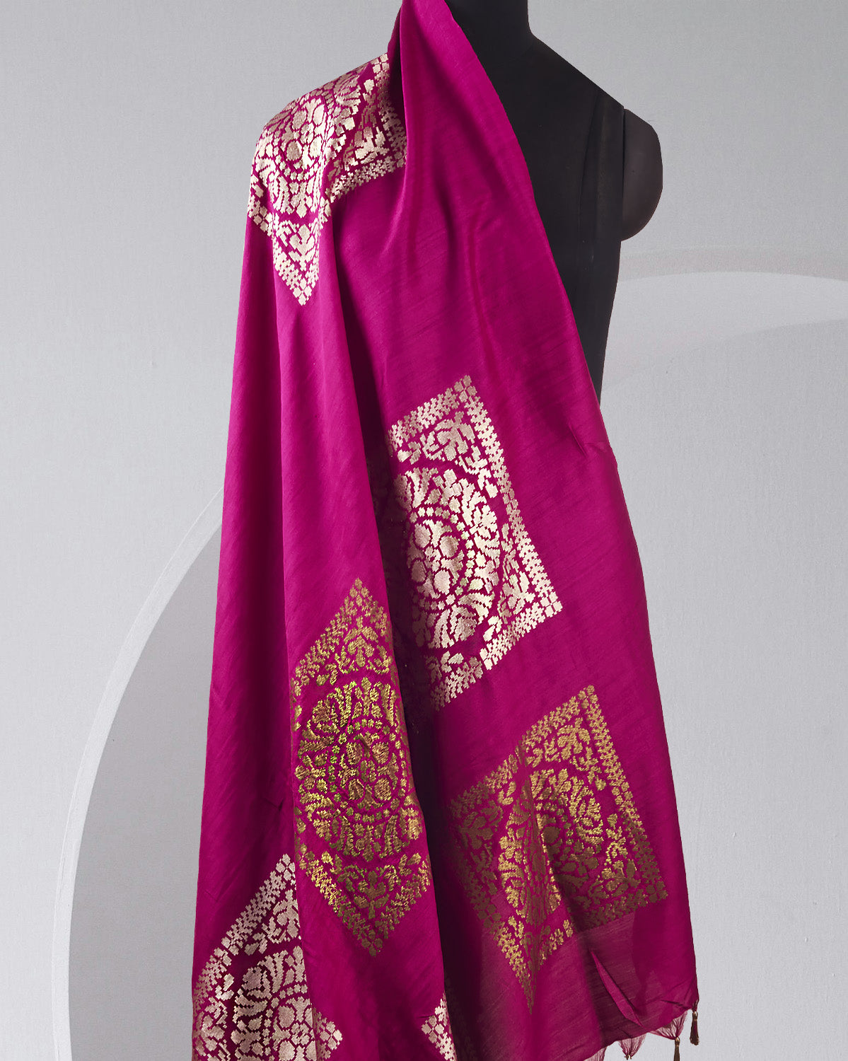 Mandapa Magenta Matka Georgette Saree