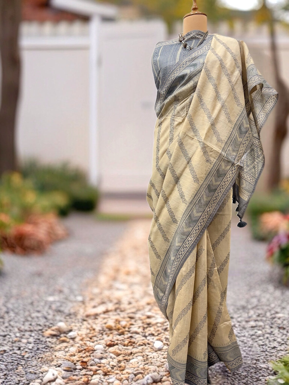 Hansika Off White Moonga Cotton Saree