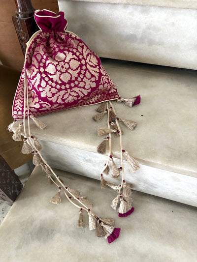 Komolika Magenta Gold Matka Georgette Potli