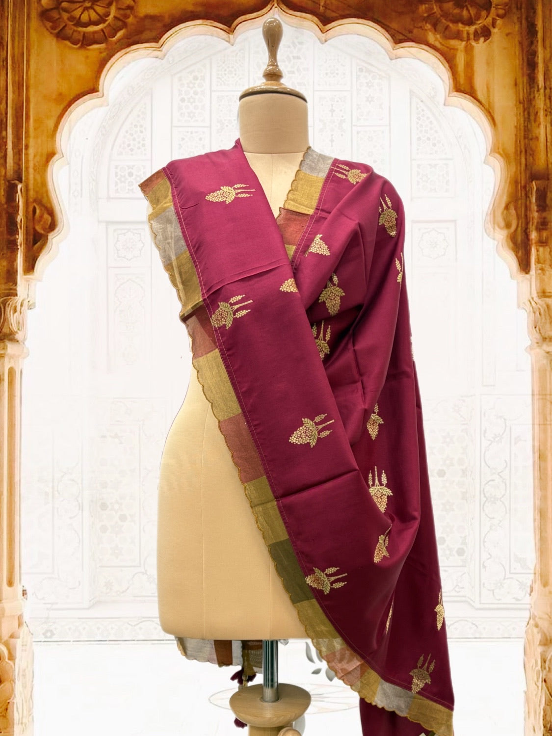 Kainat Maroon Kadhuwa Booti Silk Dupatta