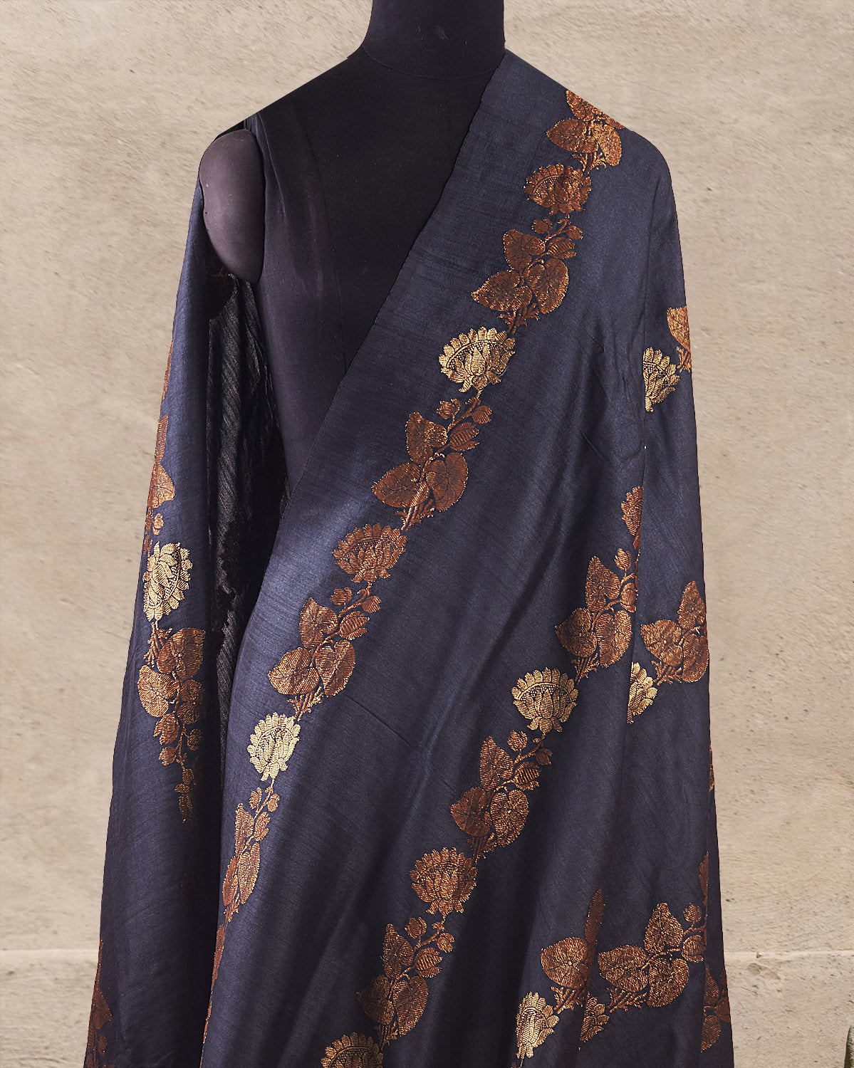 Komolika Black Floral Matka Georgette Saree