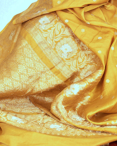 Aliveni Golden Yellow Soft Silk Saree